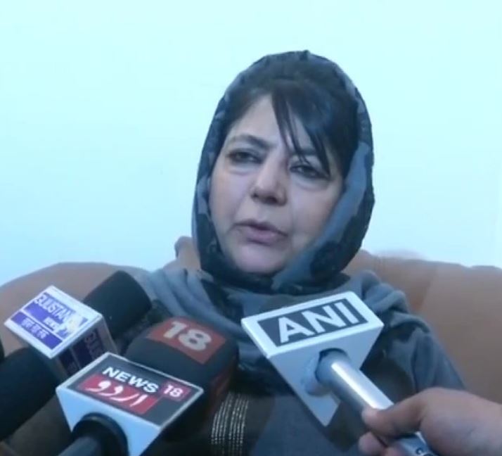 मेहबूबा मुफ़्ती का बावली बयान : "भारत-पाक युद्ध की बात करने वाले लोग ज़ाहिल"