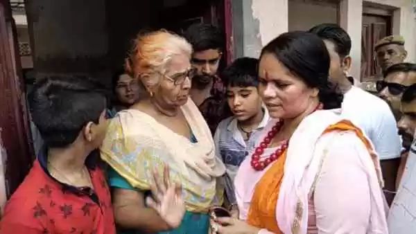 बीजेपी नेता साध्वी प्राची ने मेरठ से हिंदू परिवारों के पलायन का किया दावा