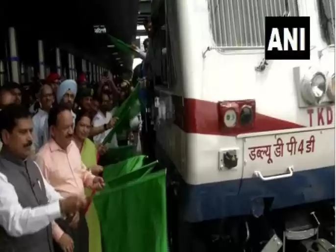 कारगिल वीरों की कहानी को बयां करने वाली पहली ट्रेन रवाना