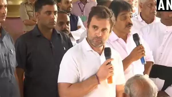 बाढ़ पीड़ितों का हाल पूछने केरल के वायनाड पहुंचे राहुल गांधी