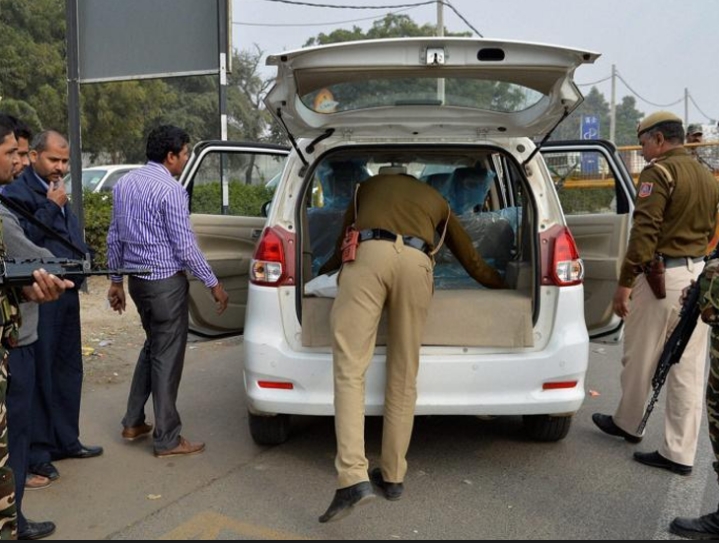 आतंकी हमले का खतरा, दिल्ली में जारी हुआ हाई अलर्ट