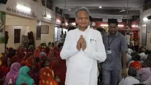 राजस्थान के मुख्यमंत्री अशोक गहलोत ने घूंघट प्रथा के खिलाफ खोला मोर्चा