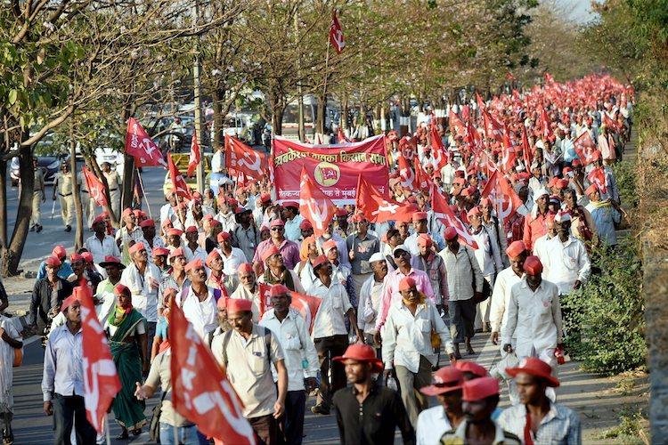 महाराष्ट्र सरकार ने किसानों की मांगे मानी; 6 दिनों से चल रहा आंदोलन 6 महीनें के आश्वासन पर ख़त्म