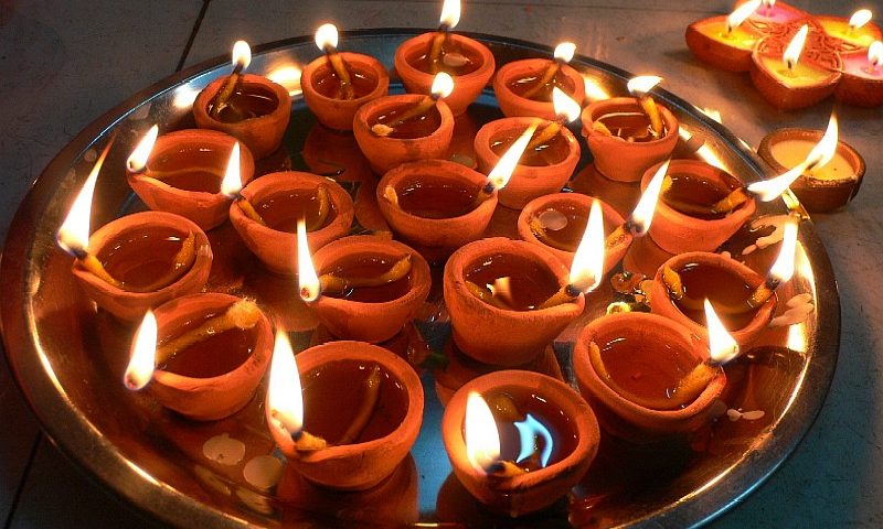 मंदिर में दीपक