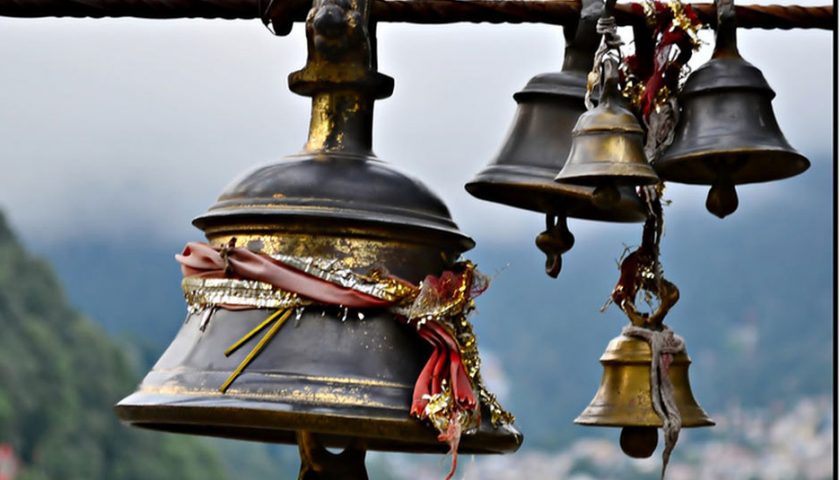 मंदिर में घंटियां क्यों
