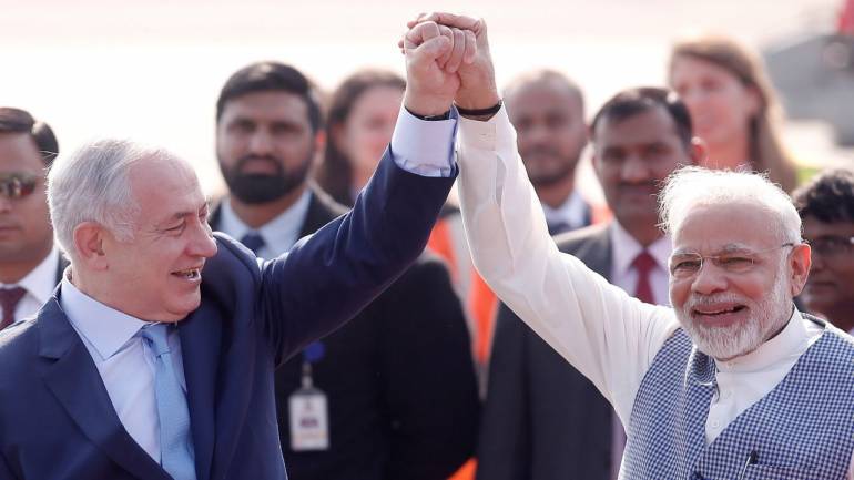 मोदी को फोन पर बधाई