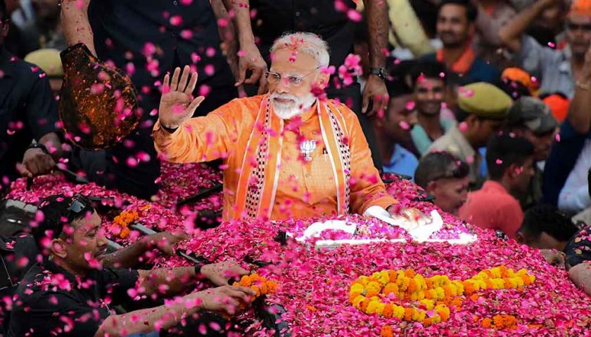 शपथग्रहण समारोह में संत