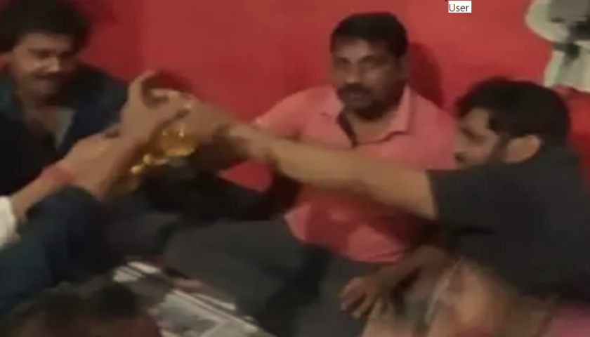 जेल में शराब पार्टी