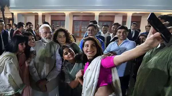 पीएम मोदी के साथ