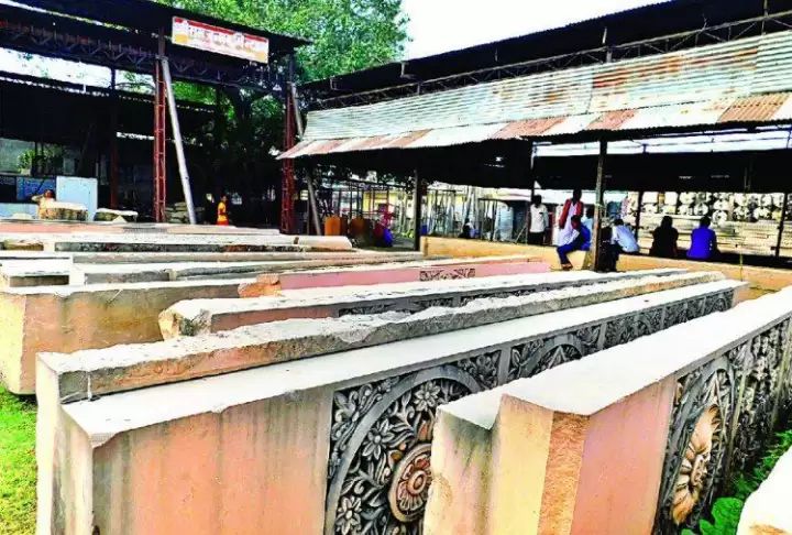 पत्थर तराशने का काम