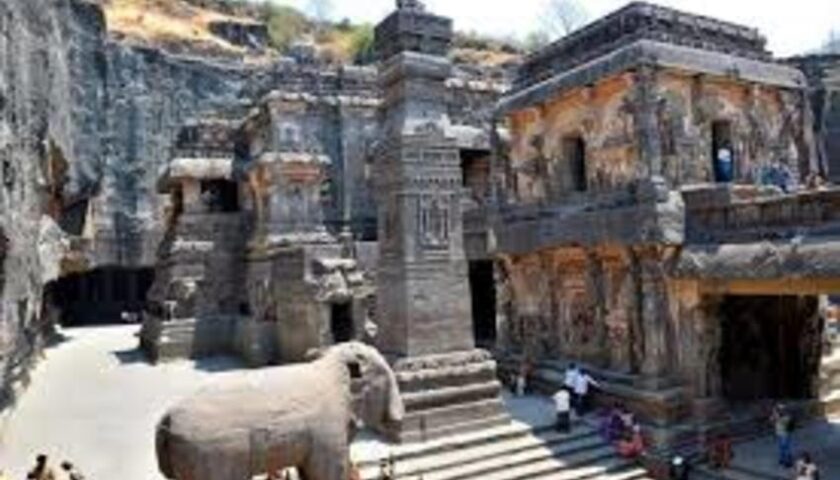 जानियें औरंगाबाद मे स्थित शिव मंदिर के बारे में, जो बना पहाड़ से