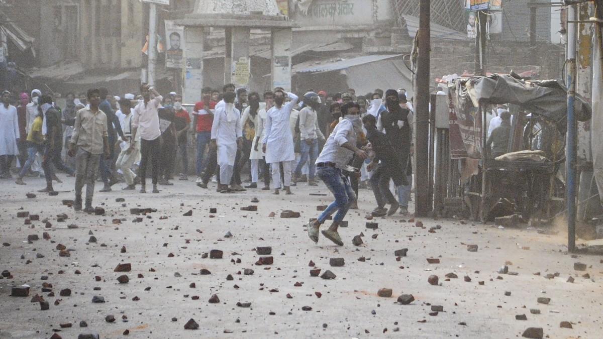 कानपुर में शुक्रवार को हुआ बवाल, फिलहाल आज शांति का माहौल, पढ़िये खबर