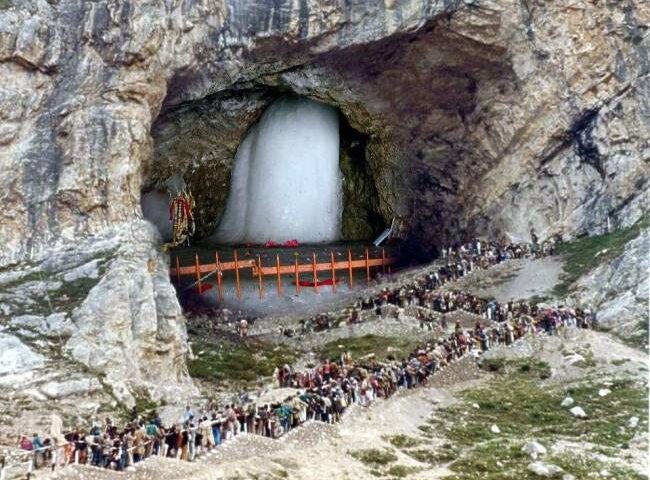 अमरनाथ गुफा के पास बादल फटने की घटना के बाद से रुकी पैदल यात्रा, पढ़िये पूरी खबर