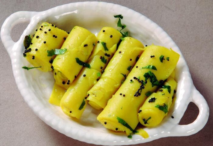 घर पर इस तरह बनाएं खांडवी, जानिए आसान रेसिपी
