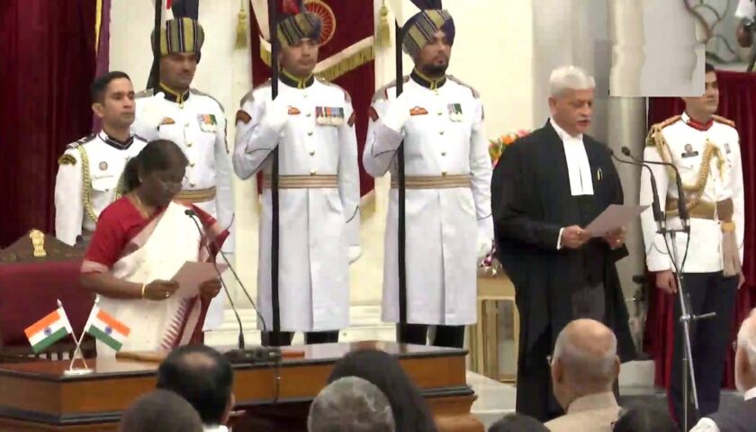 भारत के नए 49 वें सीजेआई बने यूयू ललित, राष्ट्रपति ने दिलाई शपथ