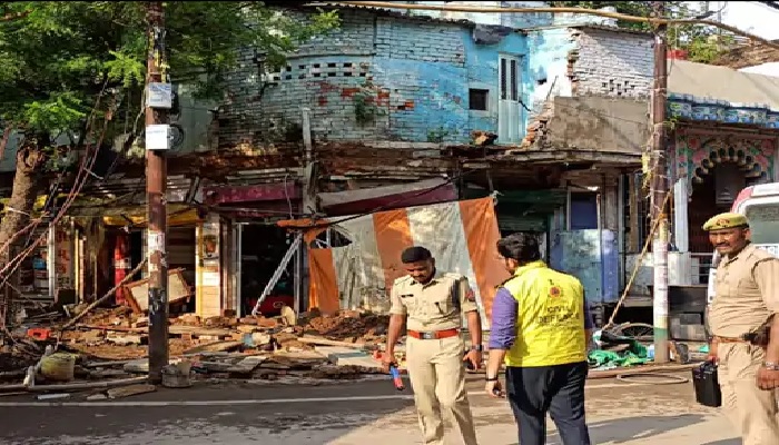 प्रयागराज के हटिया इलाके में हुआ दर्दनाक हादसा, मकान का छज्जा गिरने से पांच की मौत