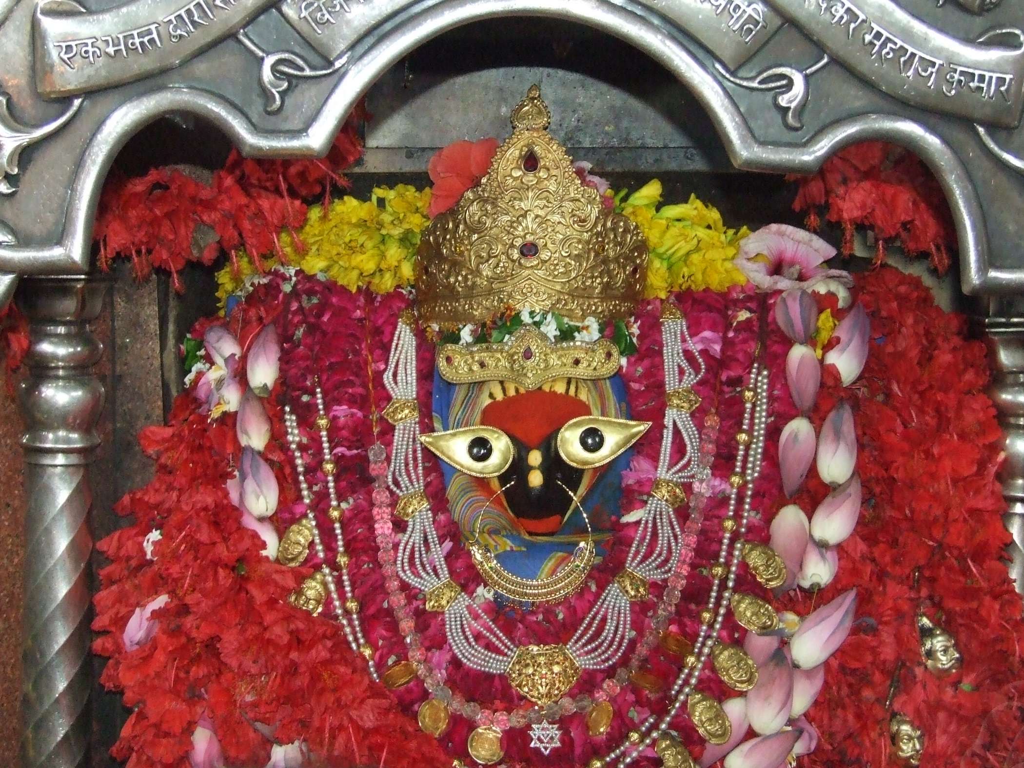 नववर्ष के पहले दिन मां विंध्यावसिनी की दर्शन को पहुँचे लाखों श्रद्धालु, लिया मां का आर्शिवाद