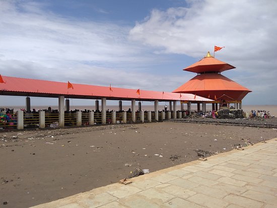 पूरे भारत में एक है इनका मंदिर, दूर-दूर से पहुंचते है श्रद्धालु, पढ़िये