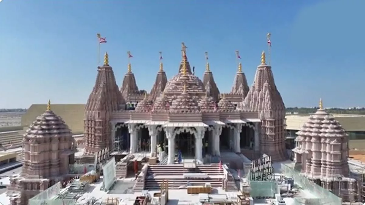 आबू धाबी में बना विशाल हिंदू मंदिर, इतने करोड़ रूपये हुए खर्च, पीएम करेंगे उद्घाटन पढ़िये
