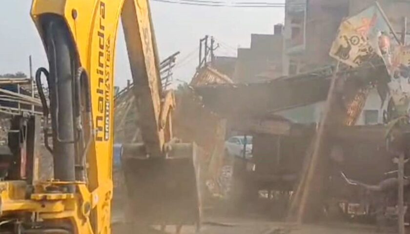 यूपी के संभल जिले में अतिक्रमण से मची खलबली, लिया गया एक्शन