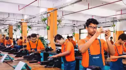 मुख्यमंत्री युवा उद्यमी अभियान यूपी सरकार की एक पहल है जिसका उद्देश्य युवाओं को स्वरोजगार से जोड़ना है। इस योजना में युवाओं को बिना ब्याज के लोन दिया